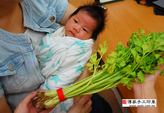 李寶寶(新北永和區嬰兒寶寶滿月剃頭理髮、免費嬰兒剃胎毛儀式吉祥話)。中國風會場，爸媽寶貝免費穿「日中韓」古裝禮服。專業拍照、DVD光碟、證書。★購買「臍帶章、肚臍章、胎毛筆刷印章」贈送：剃頭、收涎、抓周，三選一。 2015.09.18 照片13